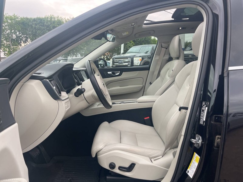Volvo XC60 Vehicle Image 10