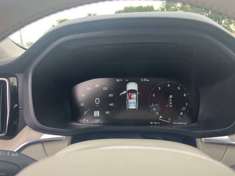 Volvo XC60 Vehicle Image 11