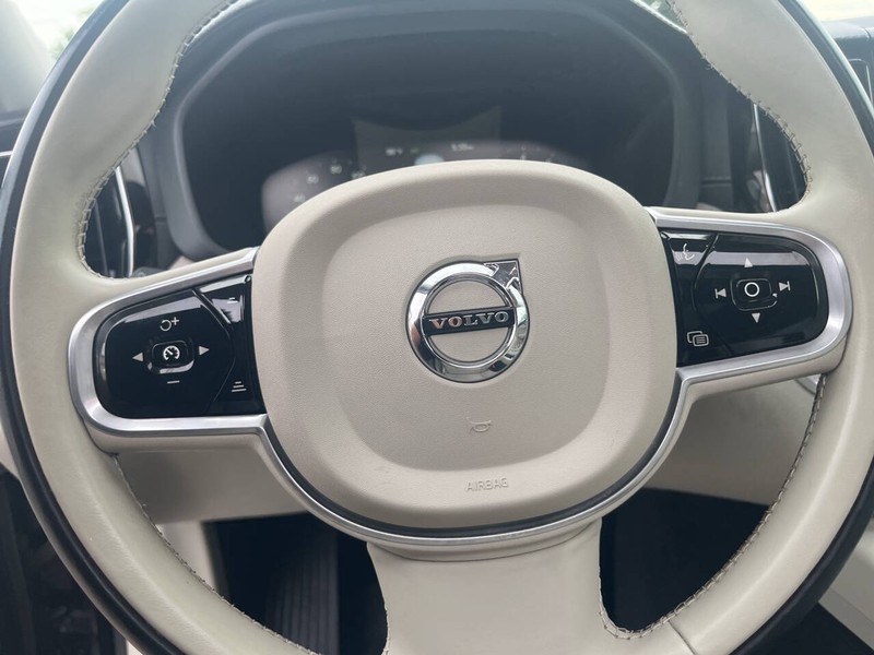 Volvo XC60 Vehicle Image 12