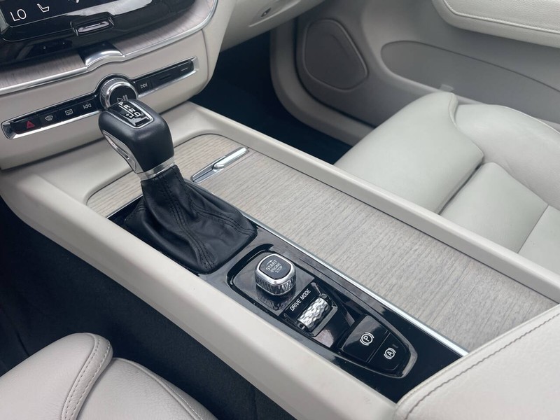 Volvo XC60 Vehicle Image 14