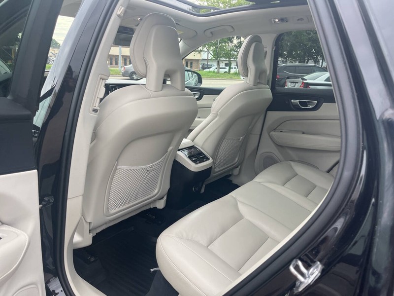 Volvo XC60 Vehicle Image 17