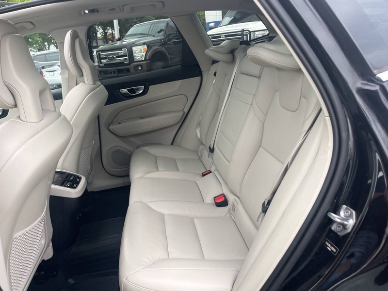 Volvo XC60 Vehicle Image 18