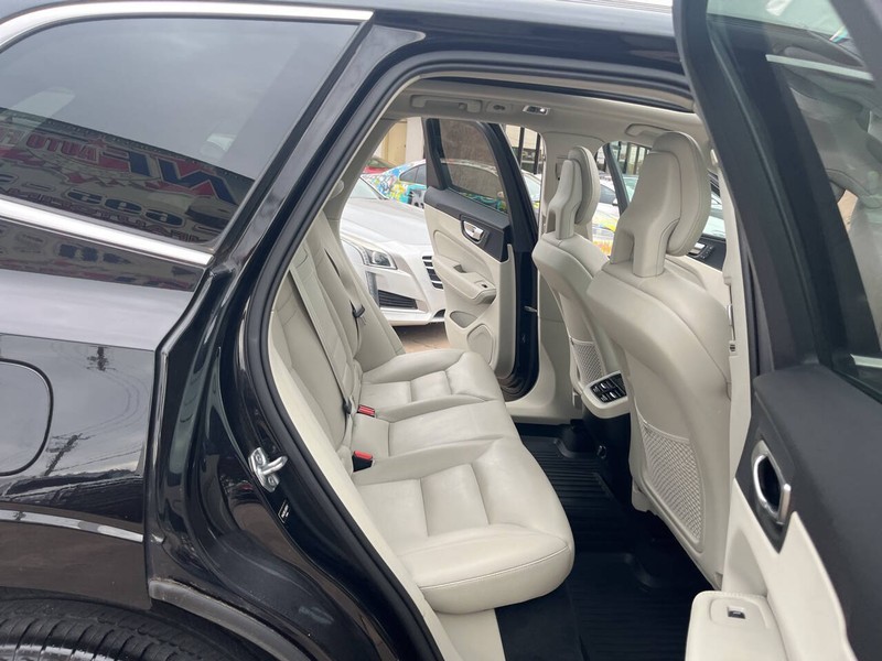 Volvo XC60 Vehicle Image 22