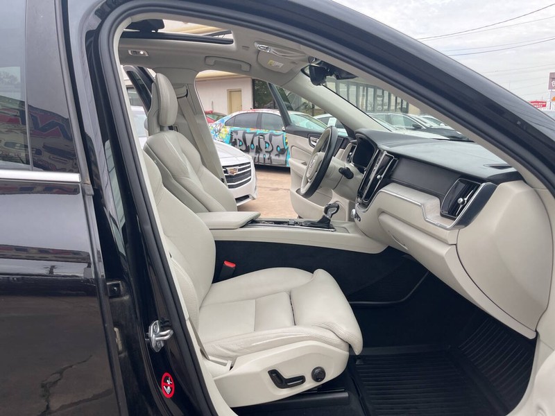 Volvo XC60 Vehicle Image 23
