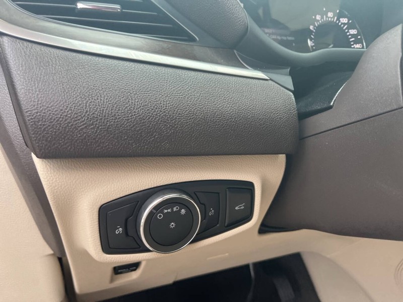Lincoln MKC Vehicle Image 11