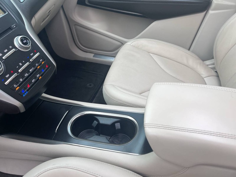 Lincoln MKC Vehicle Image 15