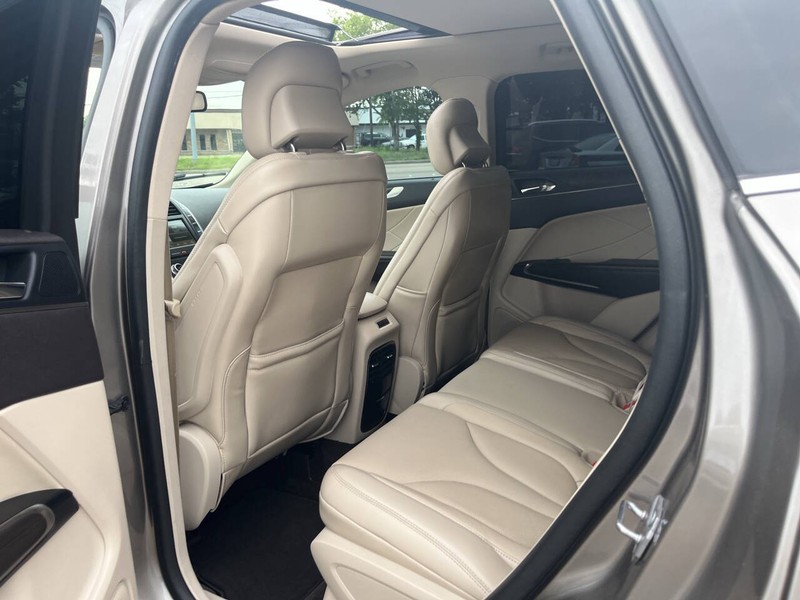 Lincoln MKC Vehicle Image 17