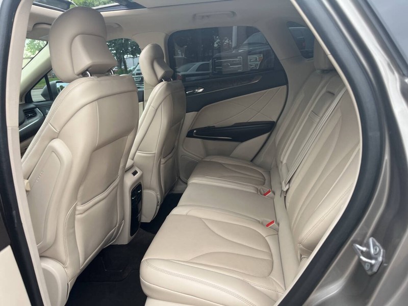 Lincoln MKC Vehicle Image 18