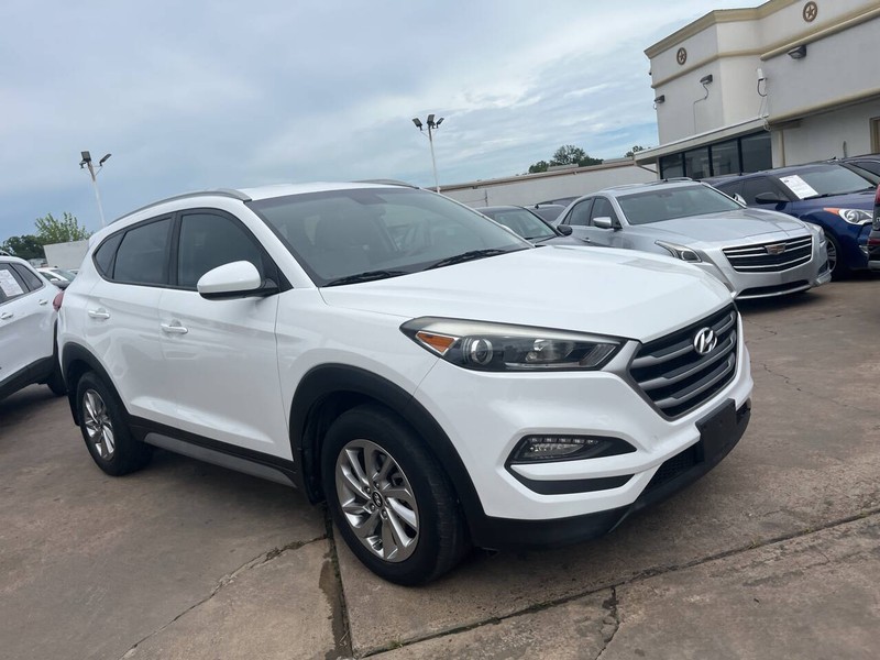 Hyundai Tucson Vehicle Image 02