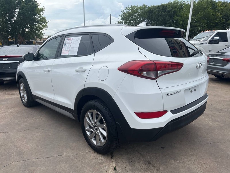 Hyundai Tucson Vehicle Image 03