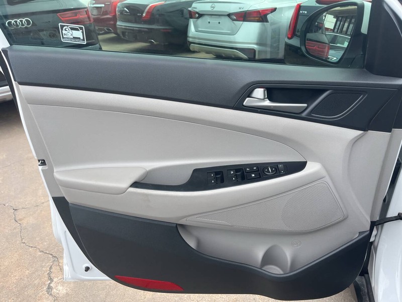 Hyundai Tucson Vehicle Image 04