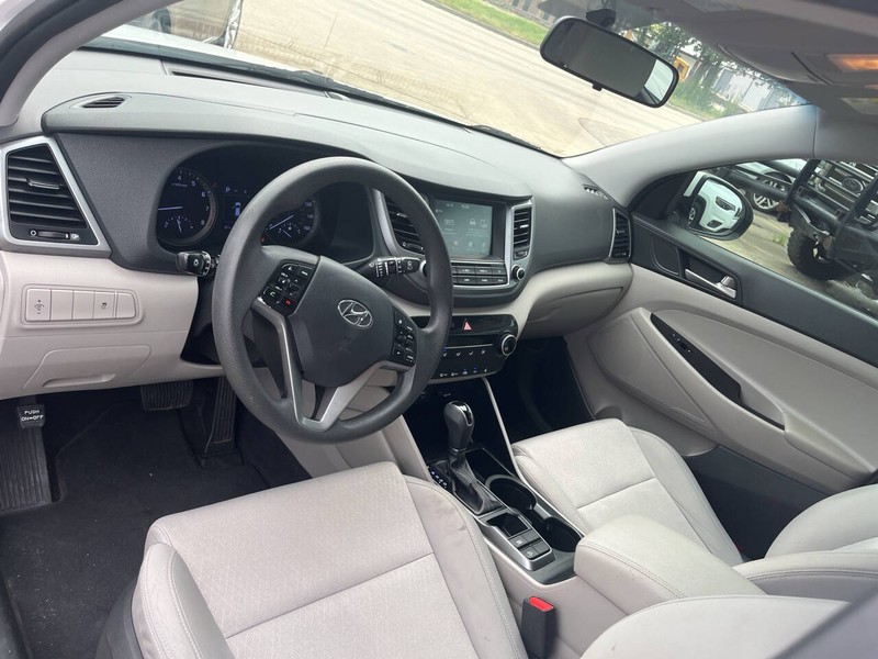 Hyundai Tucson Vehicle Image 05