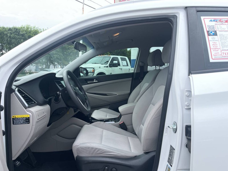 Hyundai Tucson Vehicle Image 06