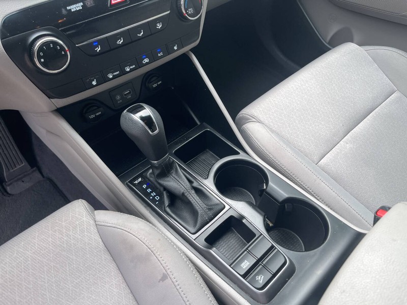 Hyundai Tucson Vehicle Image 09