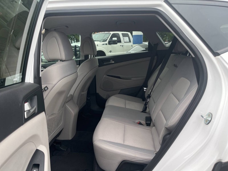 Hyundai Tucson Vehicle Image 12