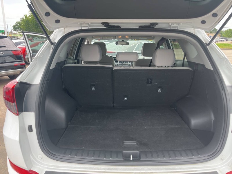 Hyundai Tucson Vehicle Image 13