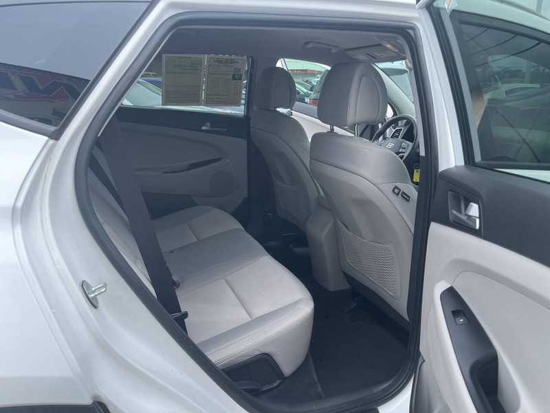 Hyundai Tucson Vehicle Image 14
