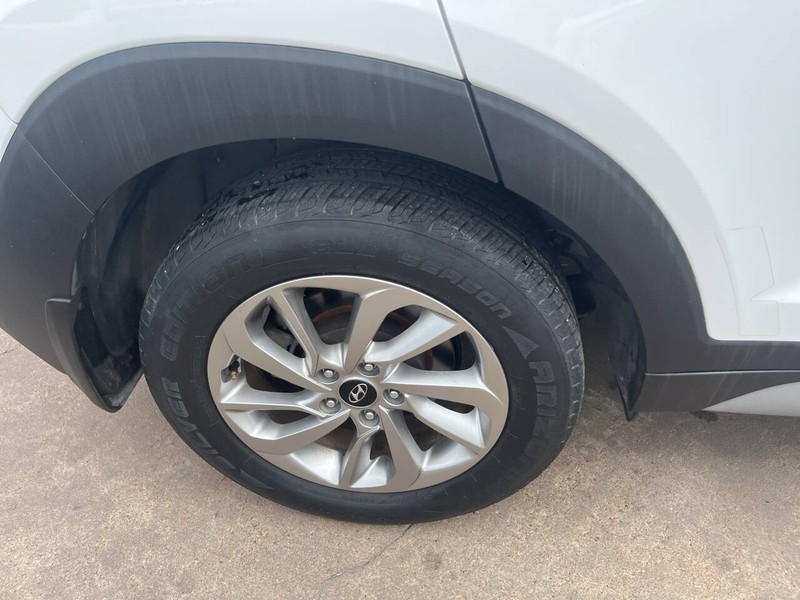 Hyundai Tucson Vehicle Image 16