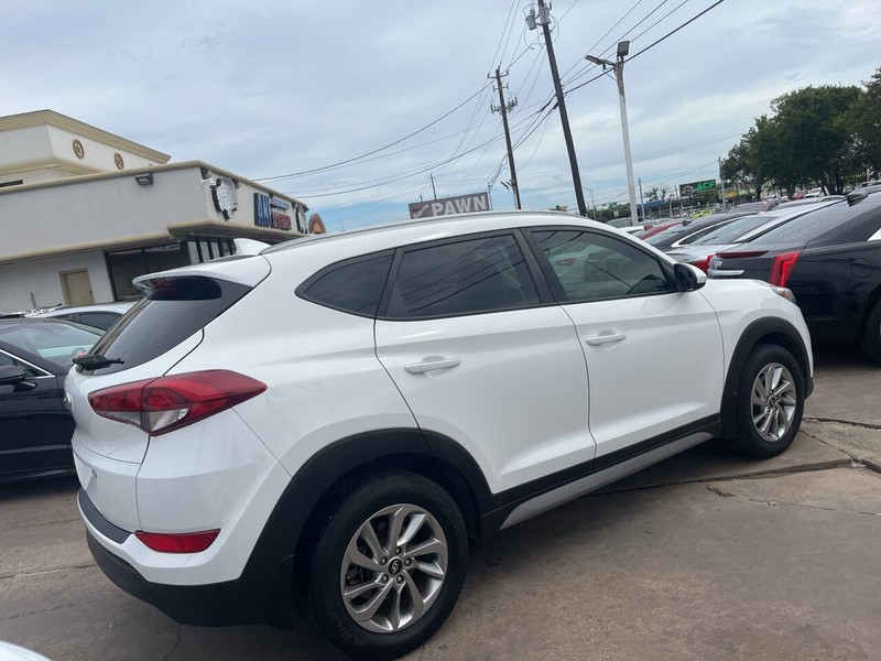 Hyundai Tucson Vehicle Image 17