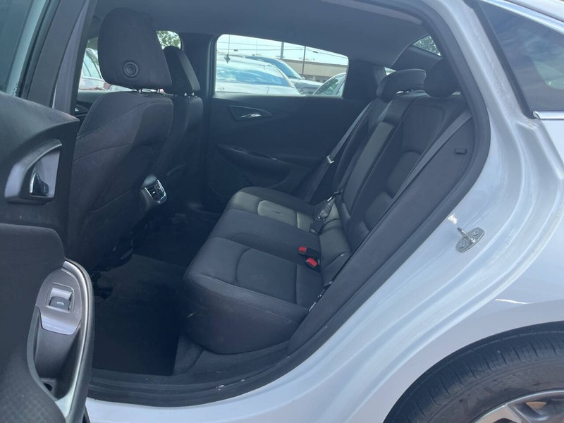 Chevrolet Malibu Vehicle Image 08