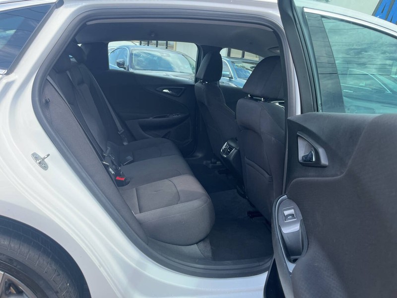 Chevrolet Malibu Vehicle Image 10