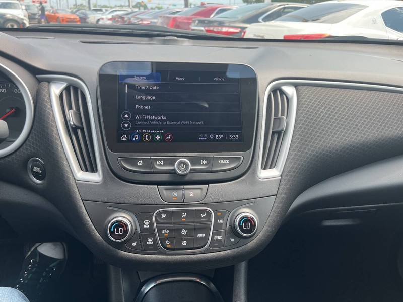 Chevrolet Malibu Vehicle Image 12
