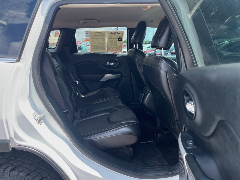 Jeep Cherokee Vehicle Image 12