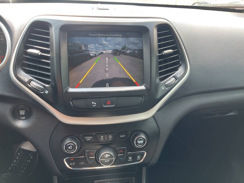 Jeep Cherokee Vehicle Image 14