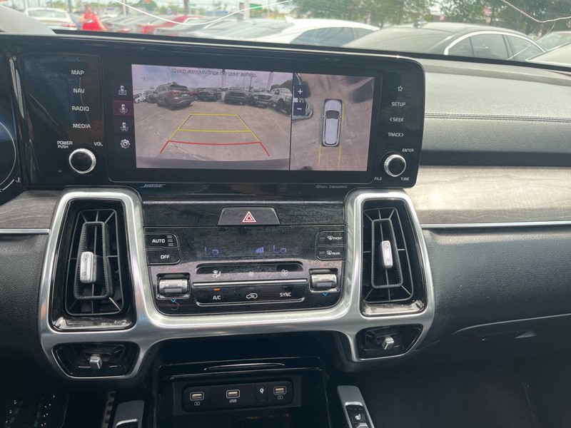 Kia Sorento Vehicle Image 13
