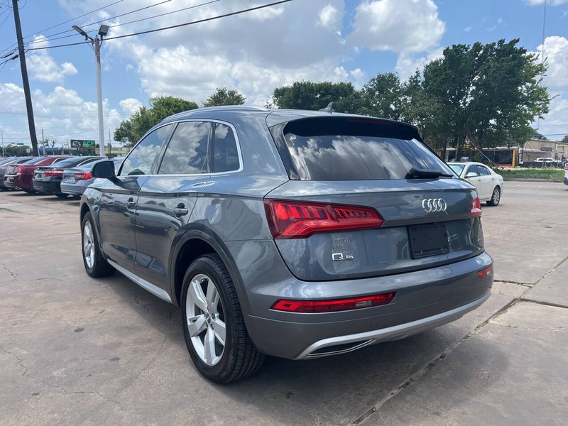 Audi Q5 Vehicle Image 03