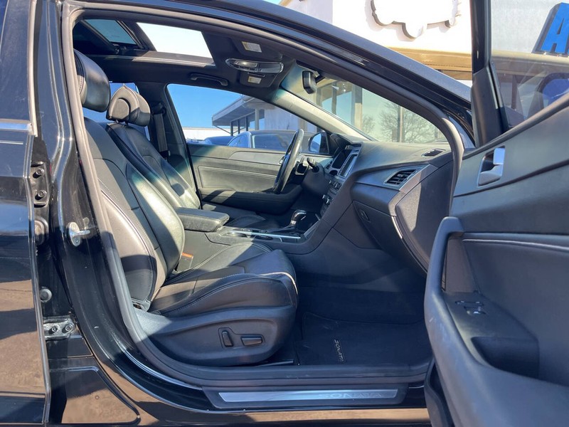 Hyundai Sonata Vehicle Image 11