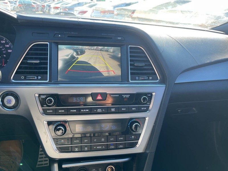 Hyundai Sonata Vehicle Image 12