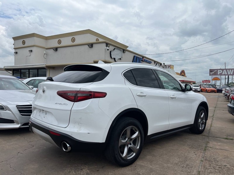 Alfa Romeo Stelvio Vehicle Image 05
