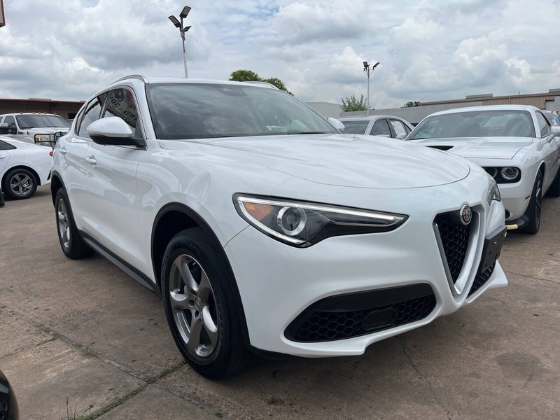 Alfa Romeo Stelvio Vehicle Image 06