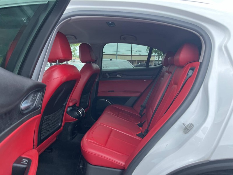 Alfa Romeo Stelvio Vehicle Image 08