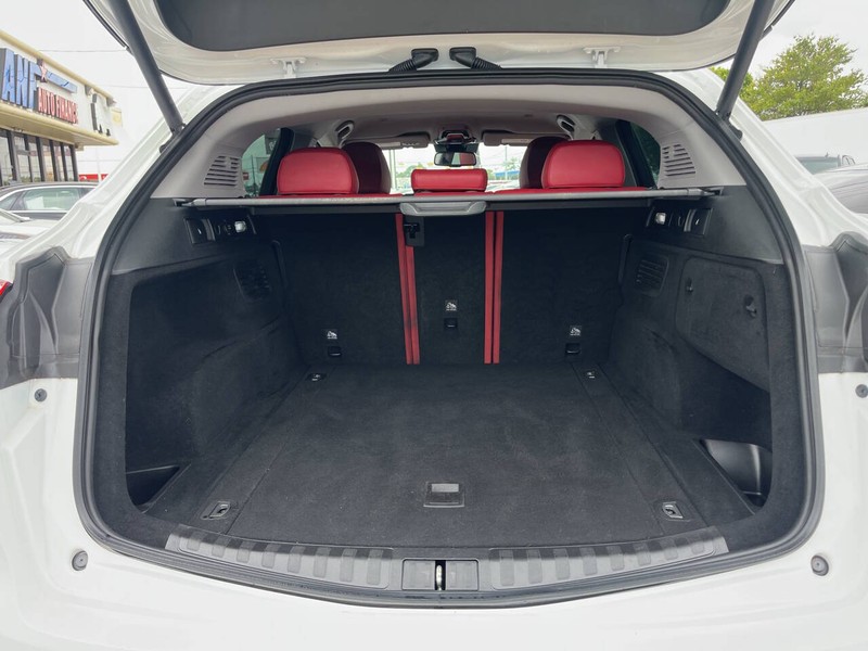 Alfa Romeo Stelvio Vehicle Image 09