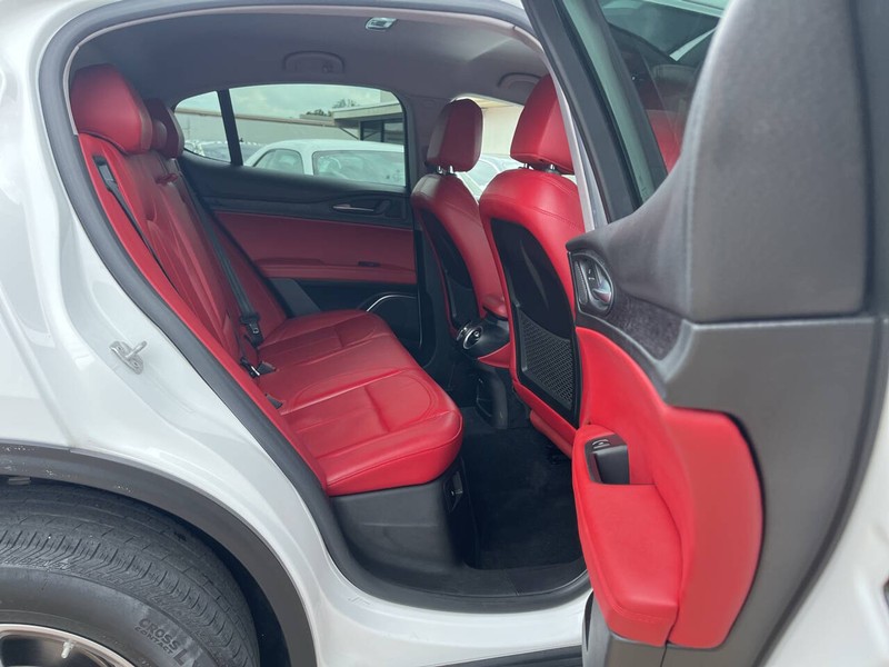 Alfa Romeo Stelvio Vehicle Image 10