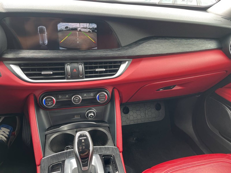 Alfa Romeo Stelvio Vehicle Image 12