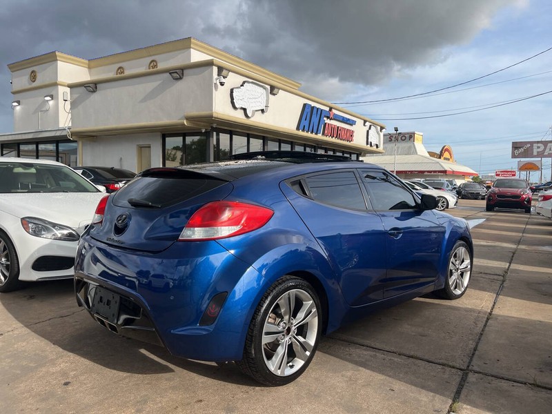 Hyundai Veloster Vehicle Image 05