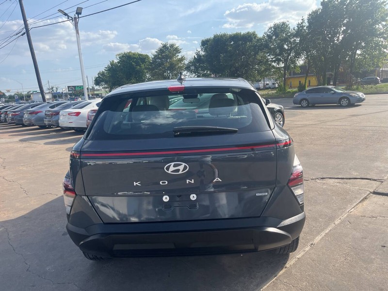 Hyundai Kona Vehicle Image 04
