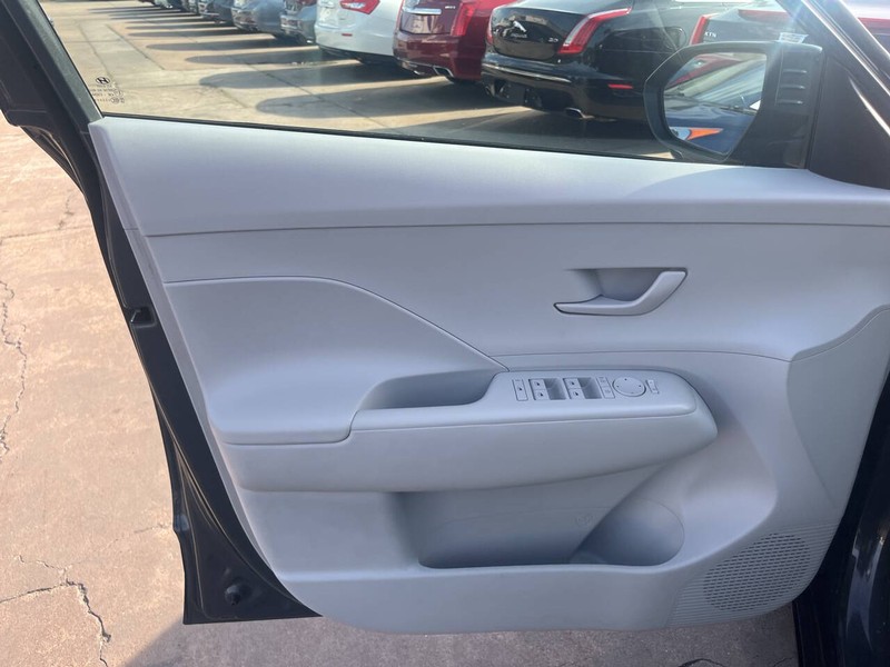 Hyundai Kona Vehicle Image 06