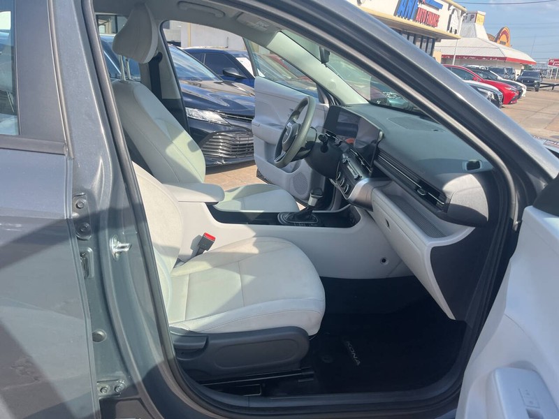 Hyundai Kona Vehicle Image 15