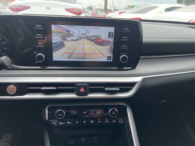Kia K5 Vehicle Image 11