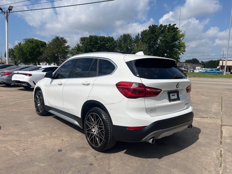 BMW X1 Vehicle Image 03