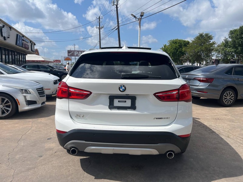 BMW X1 Vehicle Image 04
