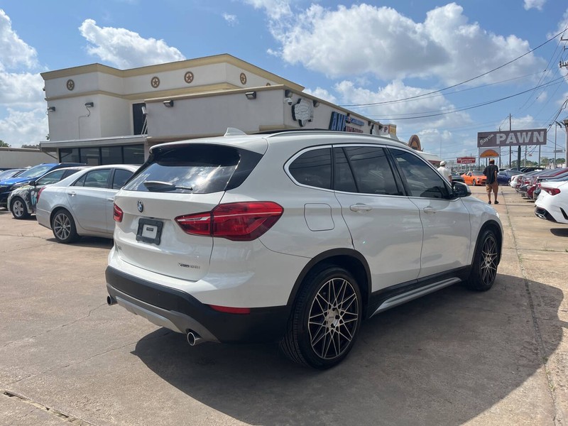 BMW X1 Vehicle Image 05