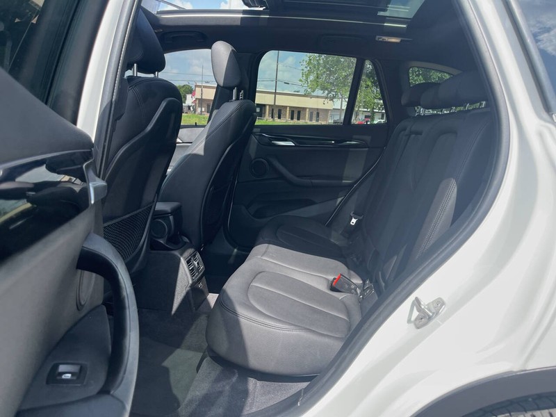 BMW X1 Vehicle Image 08