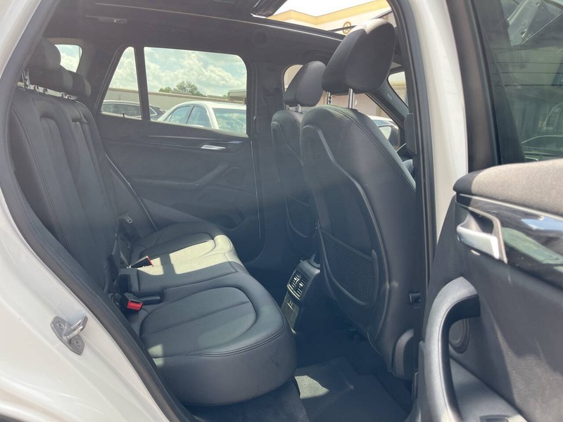 BMW X1 Vehicle Image 10