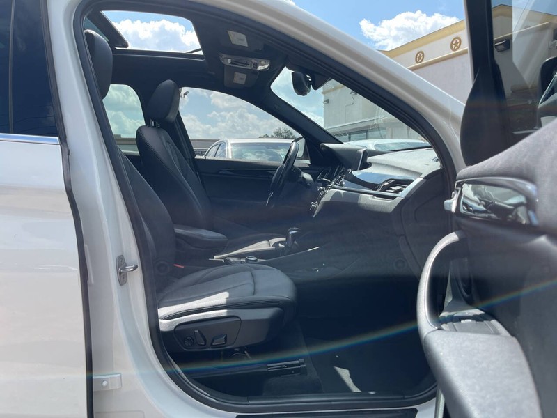 BMW X1 Vehicle Image 11