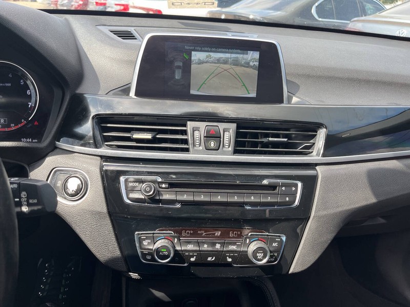 BMW X1 Vehicle Image 12